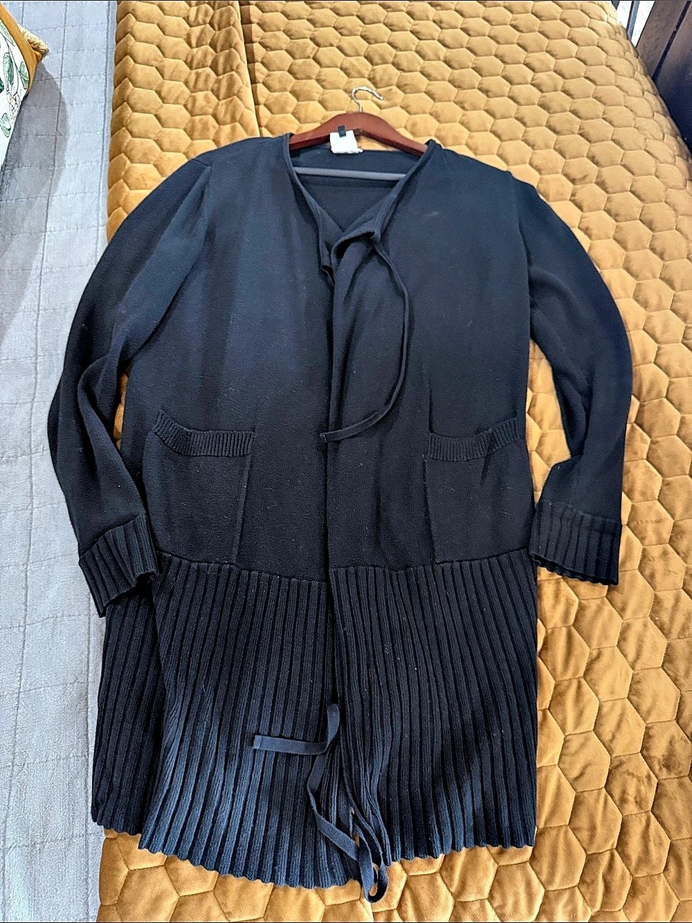 Cabi Pleated Hem Cardigan in Black Size Medium Like New